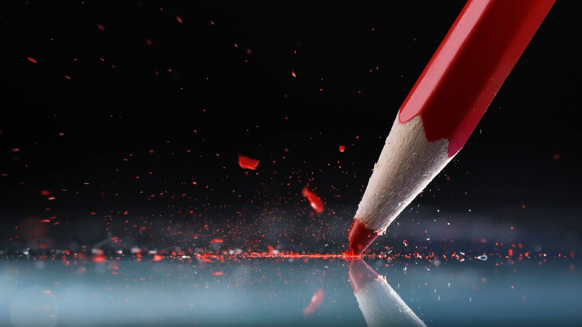 lūstošs sarkans zīmulis