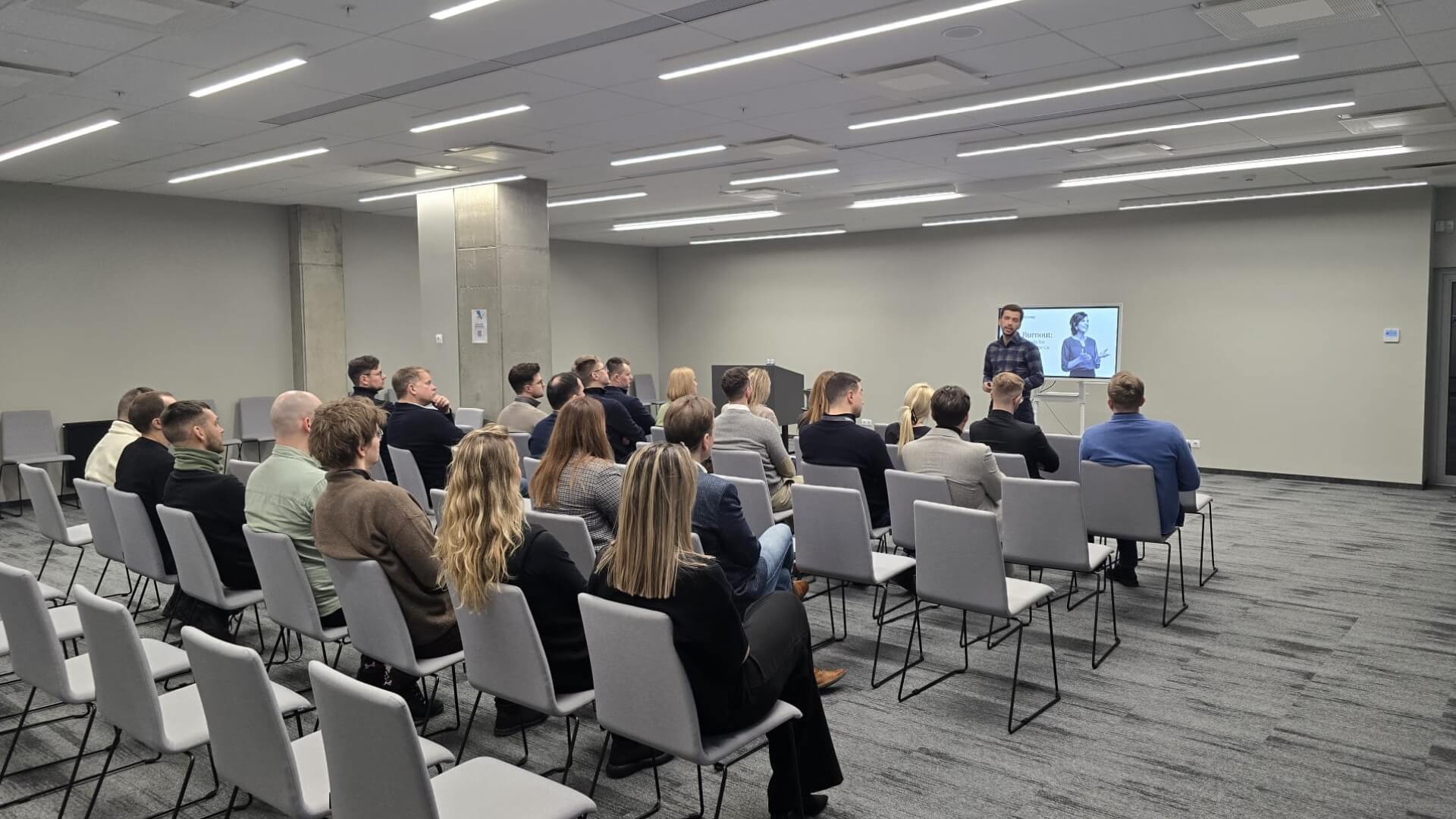 Bloga raksts "Kā plānot efektīvas apmācības mākslīgā intelekta laikmetā?"