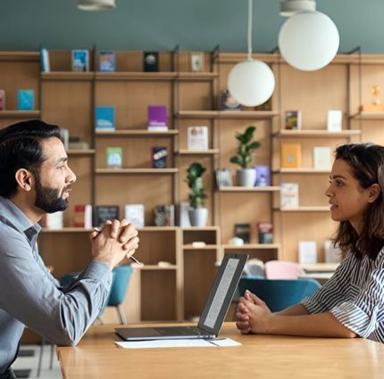 Vispirms centies saprast, un tikai tad - tikt saprasts